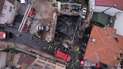 İstanbul Fatih’te bir motosiklet tamirhanesinde henüz belirlenemeyen bir nedenle çıkan