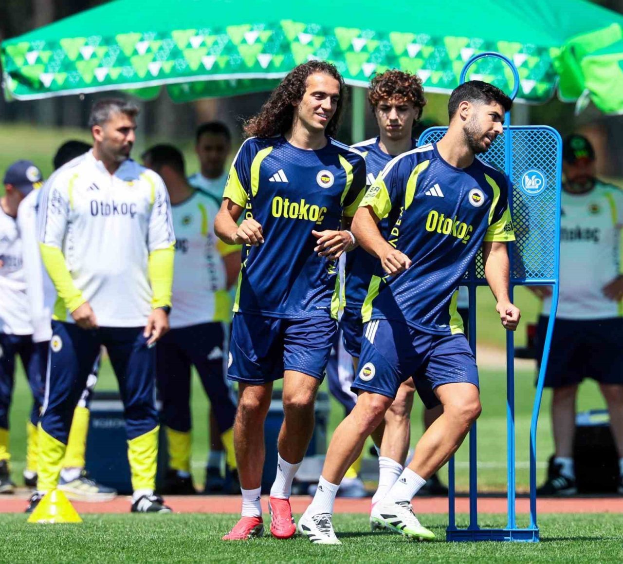 Fenerbahçe, yeni sezon hazırlıklarını Topuk Yaylası Tesisleri’nde yaptığı günün ilk