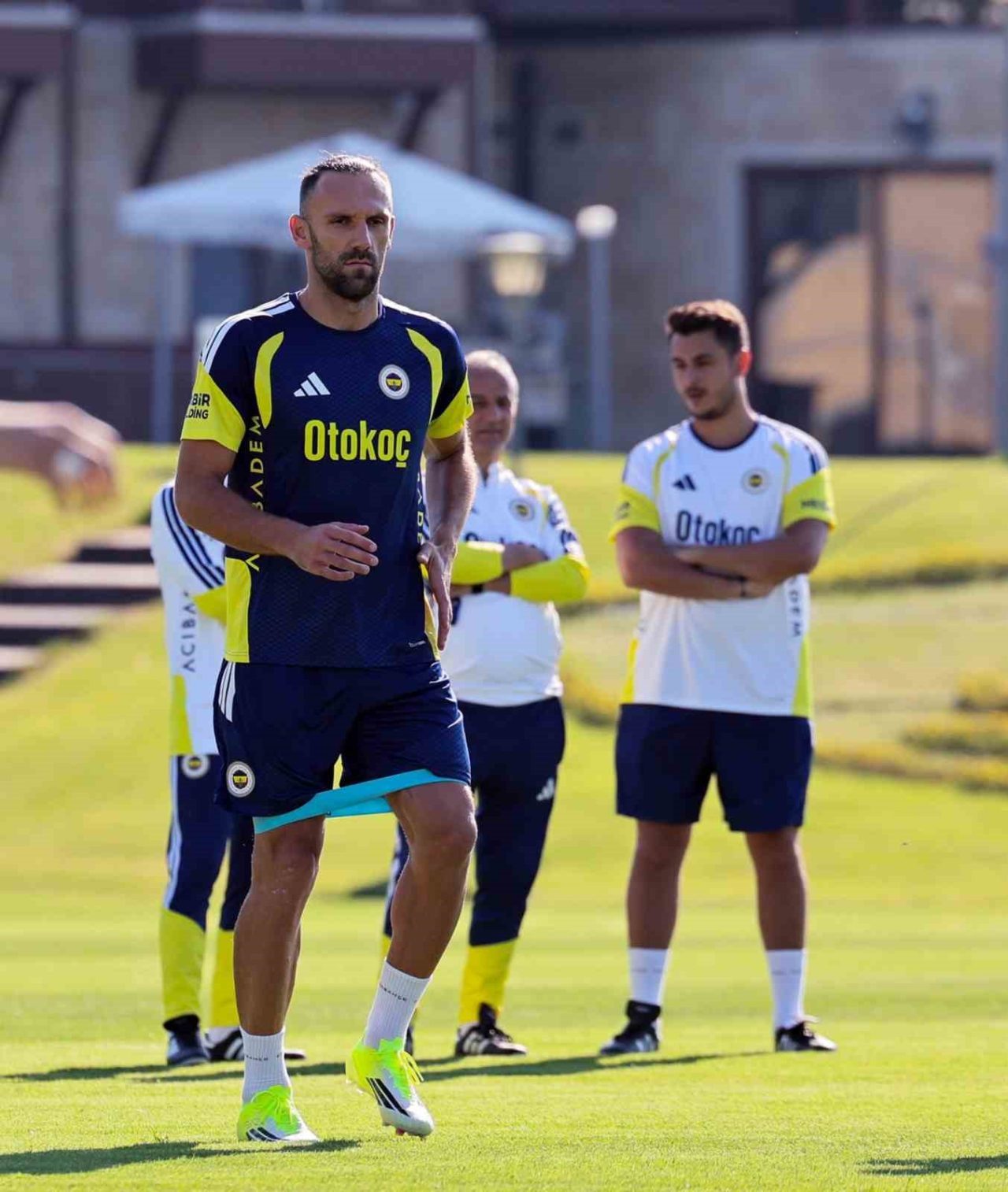 Fenerbahçe, bugün gerçekleştirilen antrenman sırasında Vedat Muriqi’nin hissettiği ağrı nedeniyle