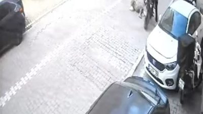 İstanbul’un Esenyurt ilçesinde bir motorlu, gaza fazla basınca ön kaldırarak