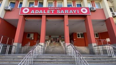 Kocaeli’nin Kandıra ilçesinde komşular arasında “yüksek sesle müzik dinleme” meselesi