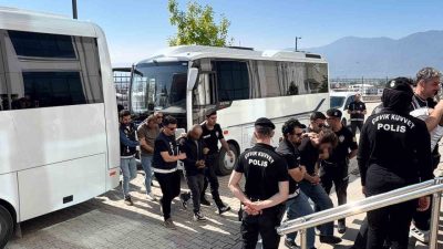 Bursa’nın Orhangazi ilçesinde, torbacılara yönelik düzenlenen hava destekli uyuşturucu operasyonunda
