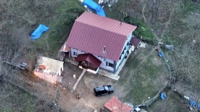 Sakarya merkezli olarak Kocaeli’ni de yapılan silah kaçakçılığı operasyonunda, evlerini