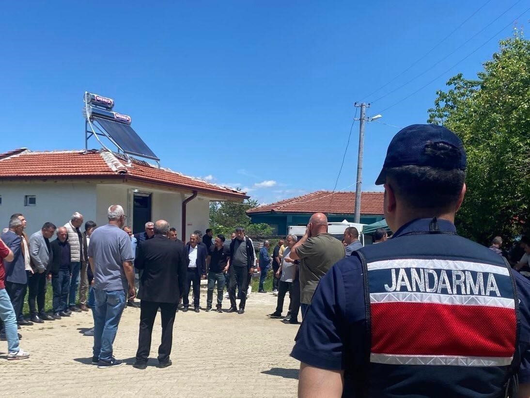 Bilecik’te düzenlenen Hıdırellez şenliklerinde jandarma ekiplerince güvenlik tedbirleri alınırken vatandaşlara