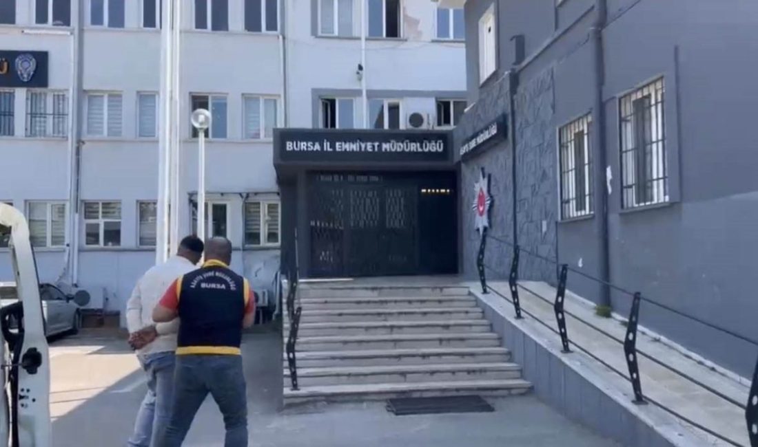 Bursa’nın Osmangazi ilçesinde aralarında husumet kişiyi sokak ortasında silahla yaralayan