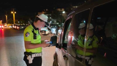 SAKARYA (İHA) –Sakarya’nın Akyazı ilçesinde polis ekiplerince gerçekleştirilen huzur ve