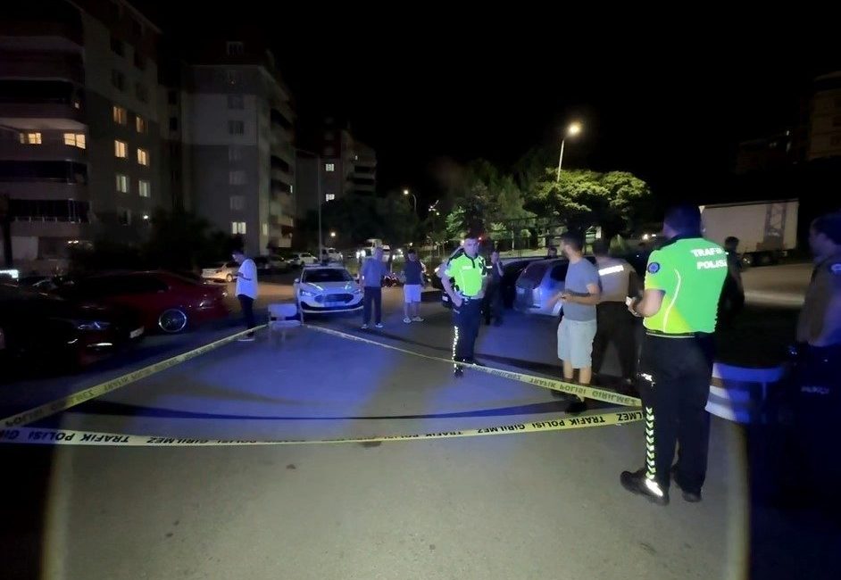 Bursa’da iddiaya göre kafede başlayan tartışma büyüyerek silahlı kavgaya döndü.