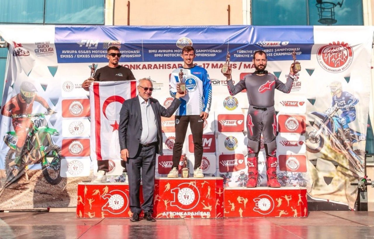 Kocaeli Büyükşehir Belediyesi Kağıtspor Kulübünün sporcuları, geride kalan hafta katıldıkları