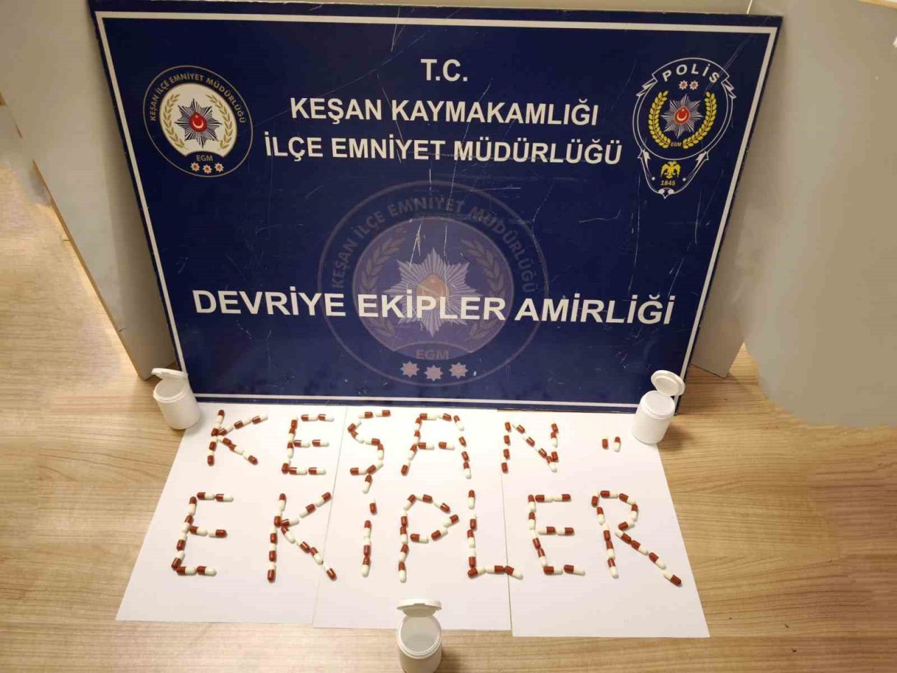 Edirne’nin Keşan ilçesinde, Emniyet Müdürlüğü ekipleri, bir evde yaptıkları aramada,