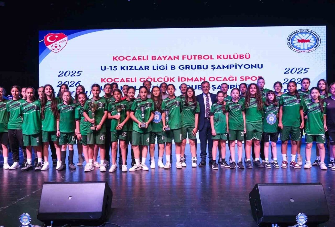 Kocaeli Büyükşehir Belediye Başkanı Tahir Büyükakın, kentte faaliyet gösteren amatör