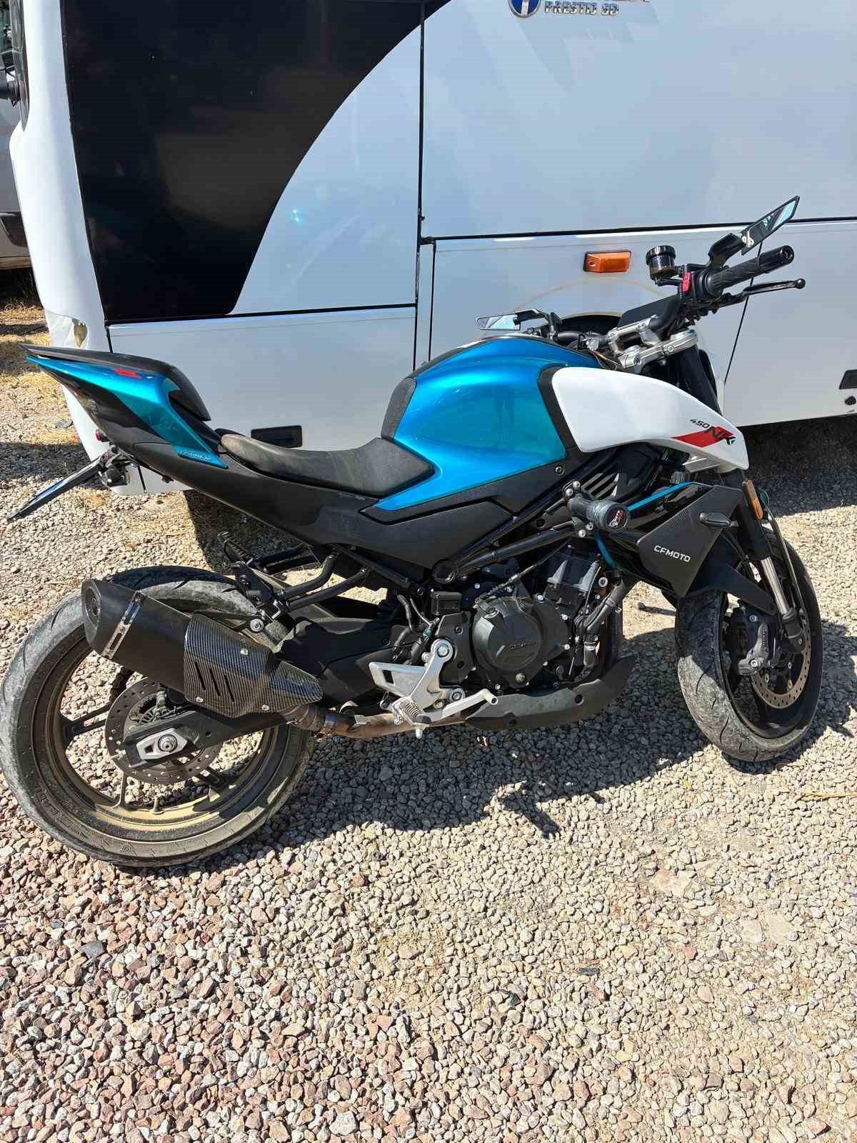Kocaeli’nin Gölcük ilçesinde uygulama noktasında “dur” ihtarına uymayan motosiklet sürücüsünün