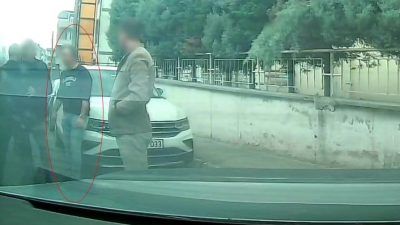 Kocaeli’nin Körfez ilçesinde iki ilkokul öğrencisi kız çocuğunu okul ve