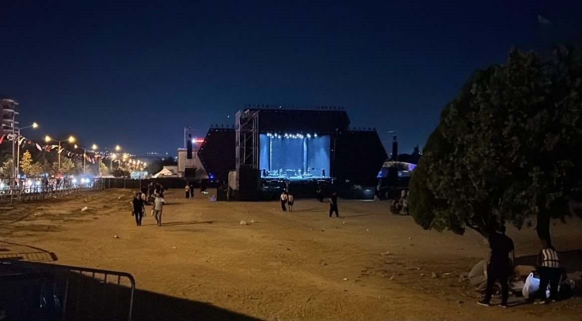 Bursa’da düzenlenen Kültür Yolu Festivali’nde Ceza sahne aldı. Konser alanında