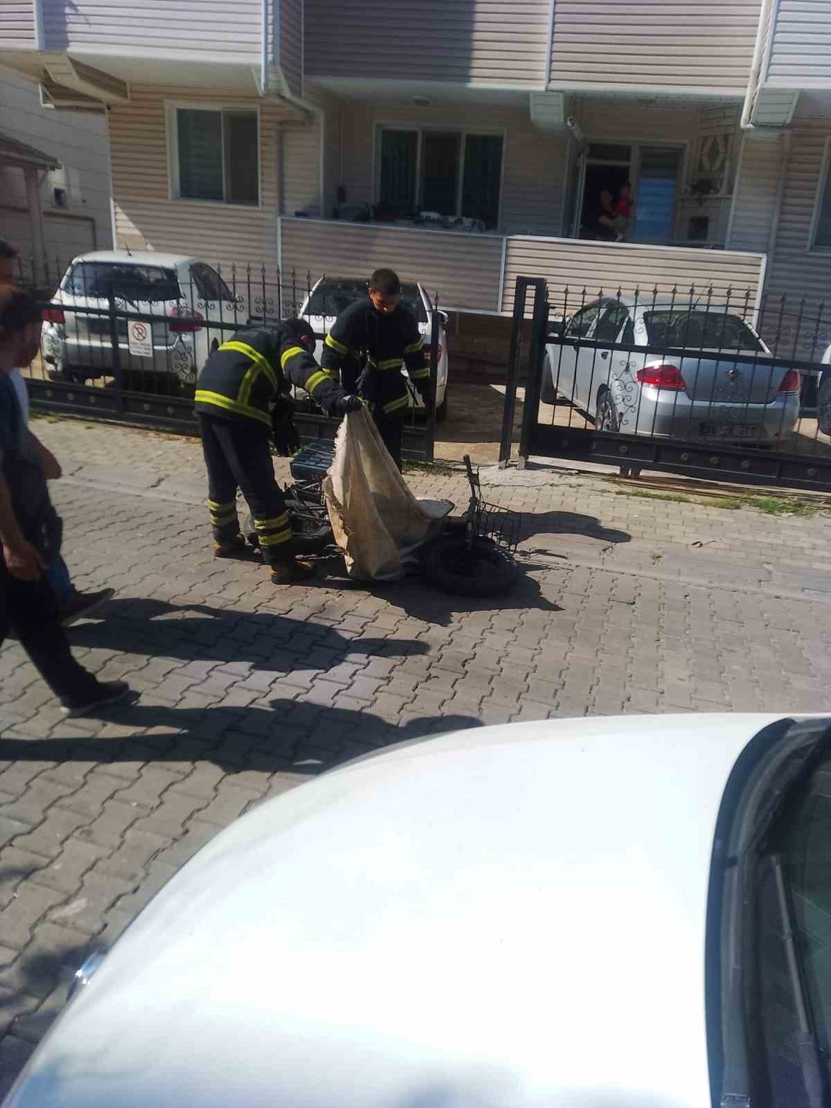 Kırklareli’nin Lüleburgaz ilçesinde seyir halindeki elektrikli bisikletin pili patladı. Olayda