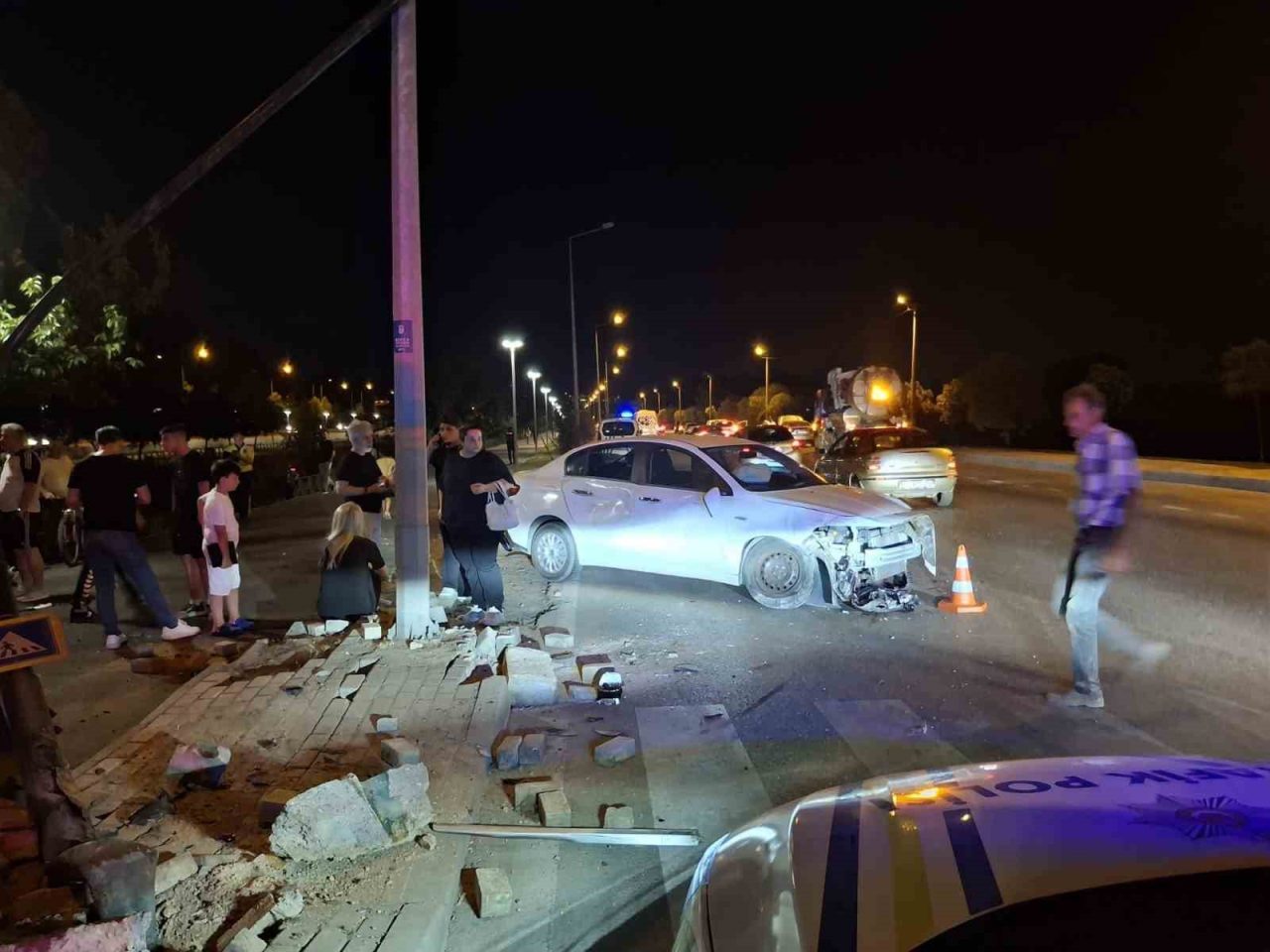 Bursa’da iddiaya göre makas atarak ilerleyen bir otomobil, başka bir