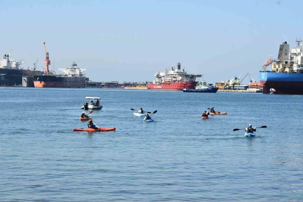 Pendik Belediyesi tarafından yaz sezonu boyunca düzenlenen ücretsiz kano etkinliği,