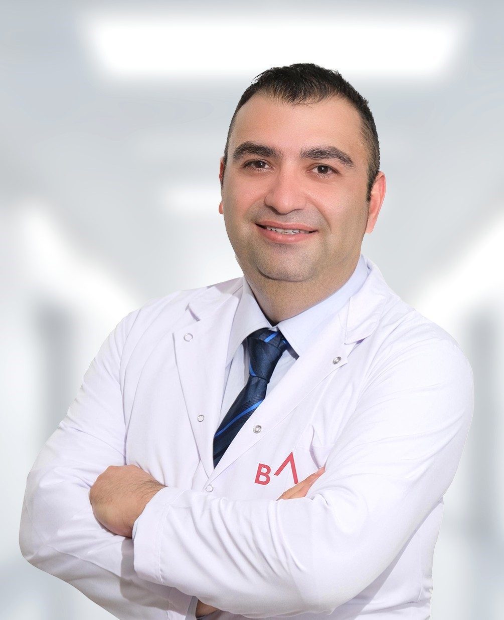 Omuz ağrılarının günlük yaşam kalitesini ciddi şekilde düşürebildiğini belirten Ortopedi