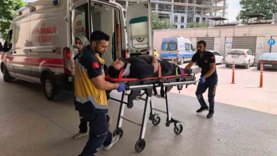 Bursa’nın İnegöl ilçesinde otomobil ile çarpışan motosikletin sürücüsü yaralandı. Kaza
