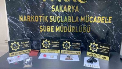Sakarya’nın Adapazarı ilçesinde polisten kaçmaya çalışan zanlı, girdiği bir iş