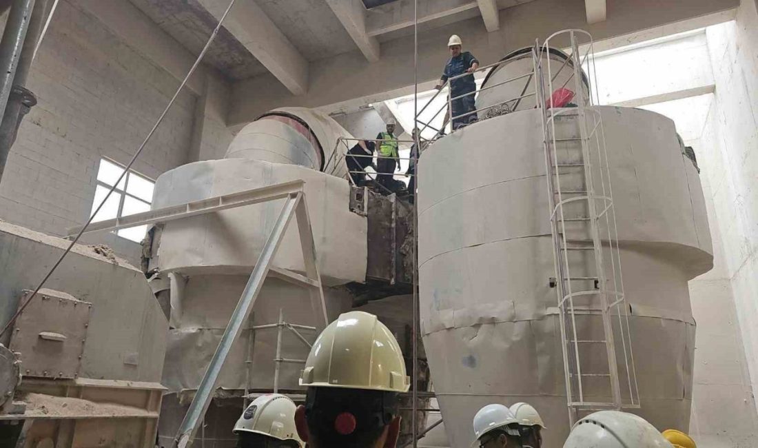 Bilecik’te bir çimento fabrikasında 3,5 metre yükseklikten kazana düşerek işçi