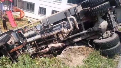 Bursa’nın Gemlik ilçesinde sürücüsünün kontrolünden çıkan su tankeri, bir sitenin