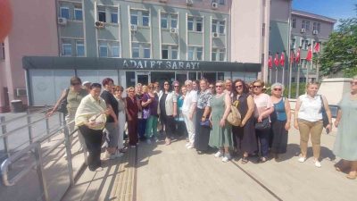 Bandırma Paşakonak Mahallesi Muhtarı Betül Moralı’ya sosyal medya ve mesajlaşma