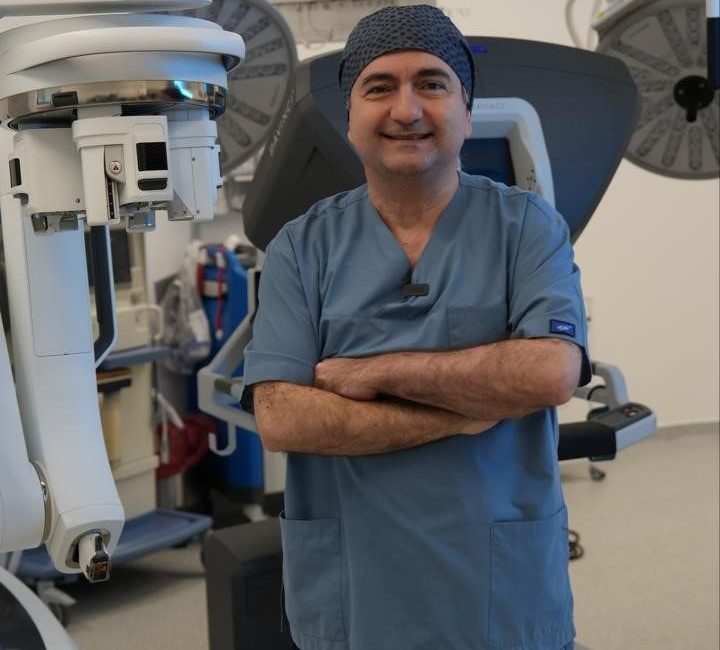 Üroloji Uzmanı Prof. Dr. Volkan Tuğcu, ’’Da Vinci Single Port