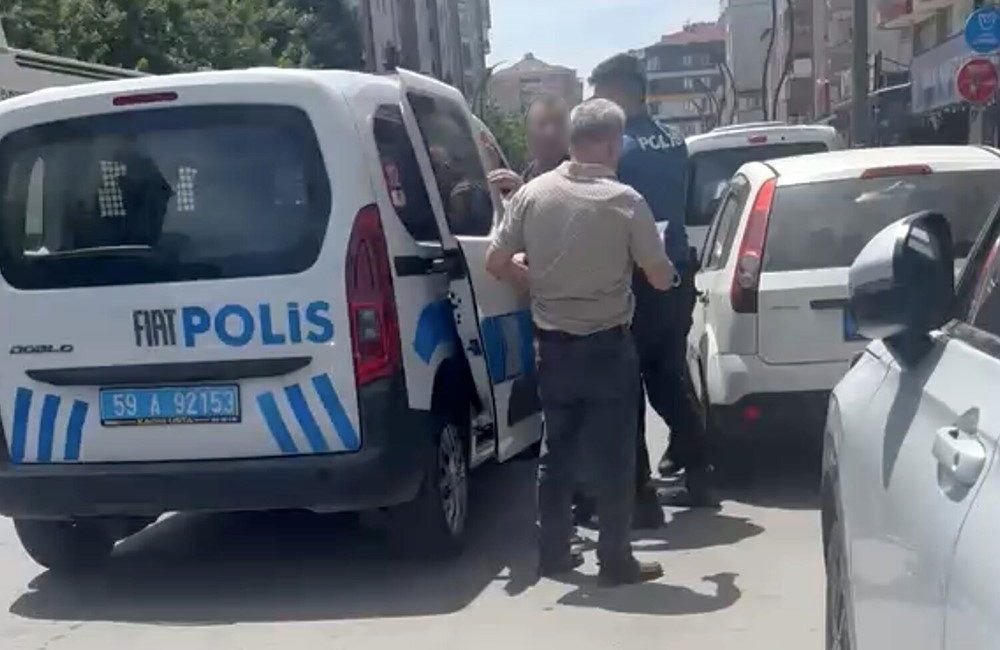 Tekirdağ’ın Kapaklı ilçesinde çıkan bıçaklı kavgada 1 kişi yaralanırken, olayın