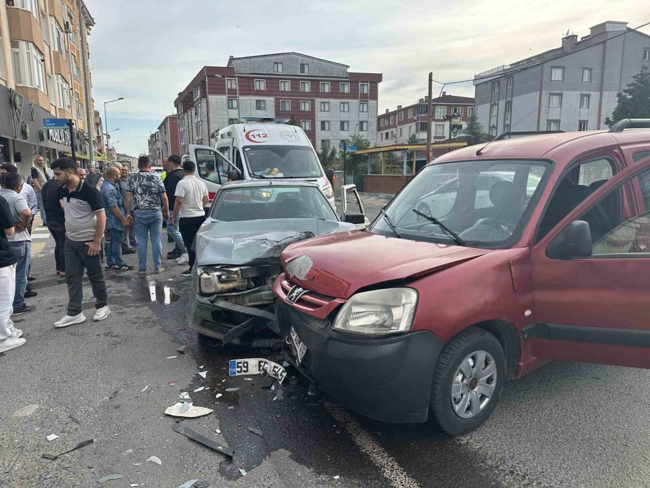 Tekirdağ’ın Muratlı ilçesinde meydana gelen trafik kazasında 2 kişi yaralandı.
