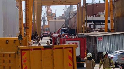 Tuzla ilçesinde bulunan Dentaş Tersanesi’nde bakımda olan bir gemide çıkan