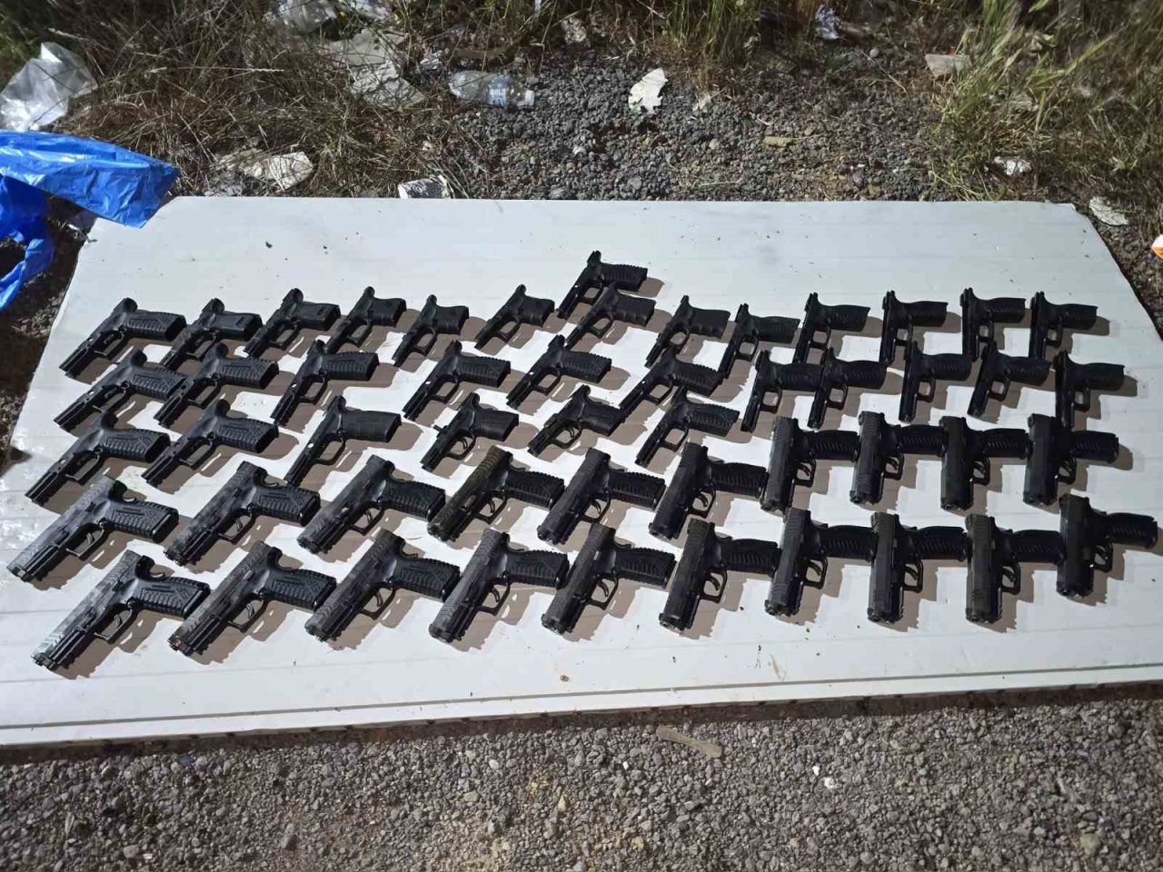 İstanbul’da yasa dışı silah ticareti yapıldığı tespit edilen bir kişi