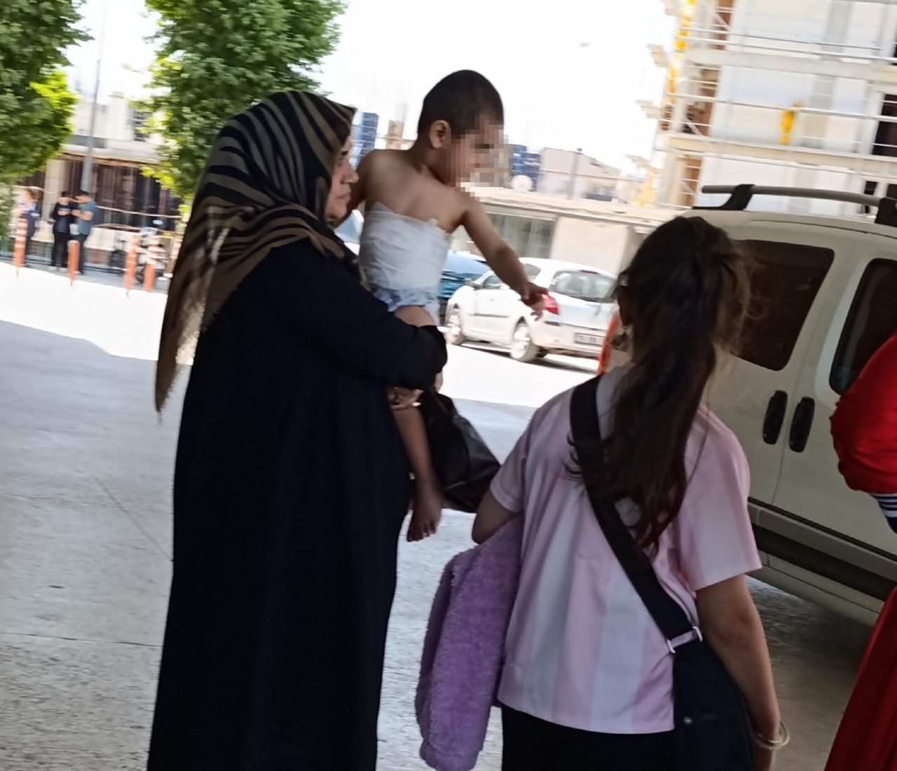 Bursa’nın İnegöl ilçesinde meydana gelen olayda üzerine kaynar çay dökülen