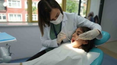 Öğretim Üyesi Uzm. Dr. Hülya Çerçi Akçay, süt dişlerinin “nasıl