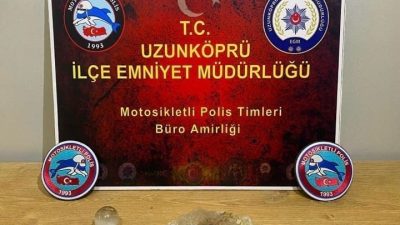 Edirne’nin Uzunköprü ilçesinde polis ekiplerinin şüphe üzerine durdurduğu araçta uyuşturucu