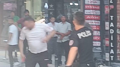 Yalova’da psikolojik rahatsızlığı olduğu ileri sürülen bir kişi, 2 kişiyi