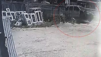 Tekirdağ’ın Ergene ilçesinde yoldan çıkan hafif ticari aracın iş yeri