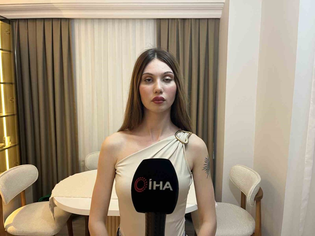 İstanbul’un Zeytinburnu ilçesinde düğün hazırlıkları yapan kadın, kendisini doktor olarak