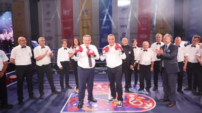 Sultangazi Belediye Başkanı Abdurrahman Dursun, Sultangazi’de düzenlenen Türkiye Profesyonel Kick