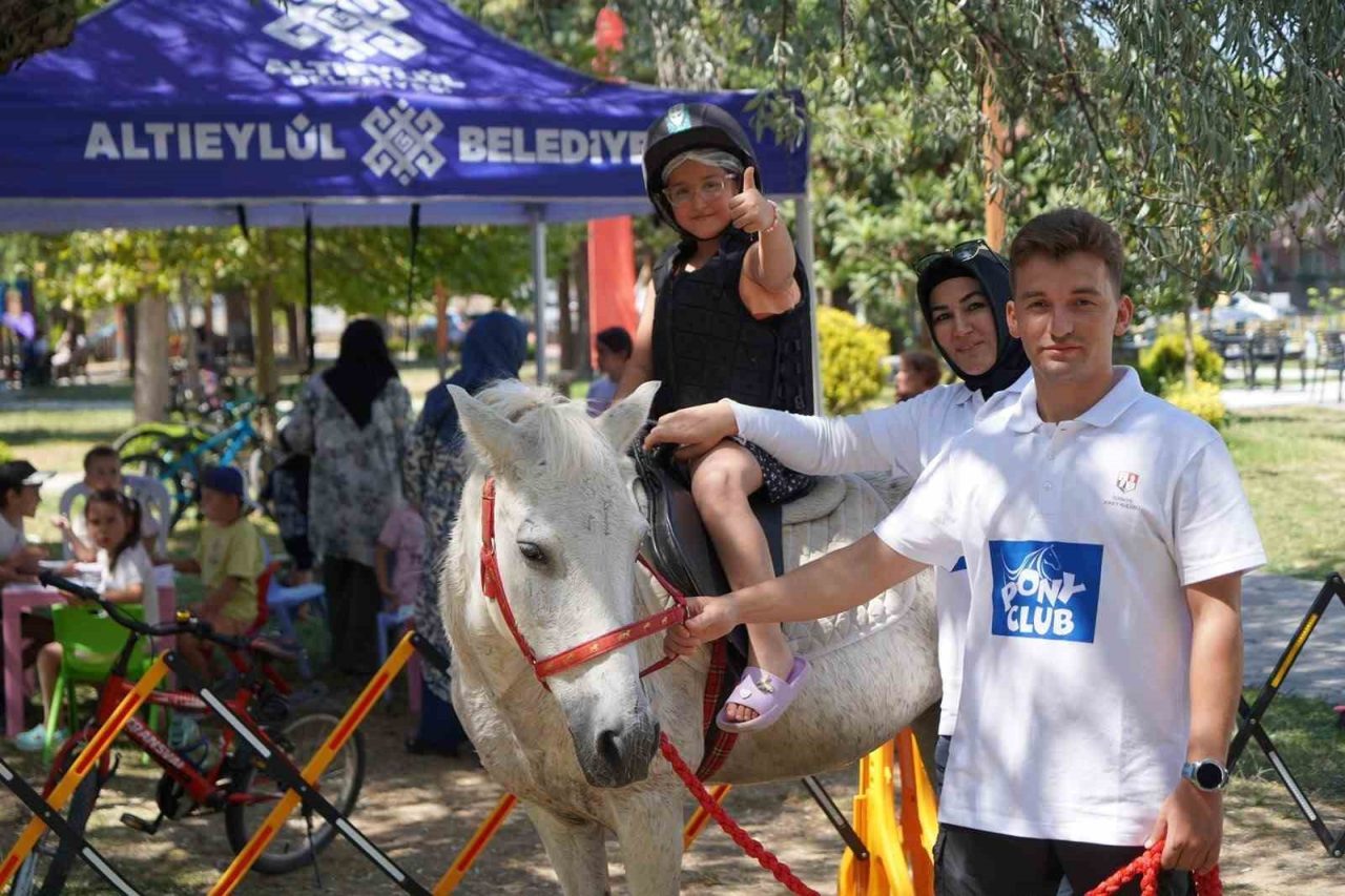 Türkiye Jokey Kulübü’nün çocuklarda at sevgisini geliştirmek ve binicilik kültürünü