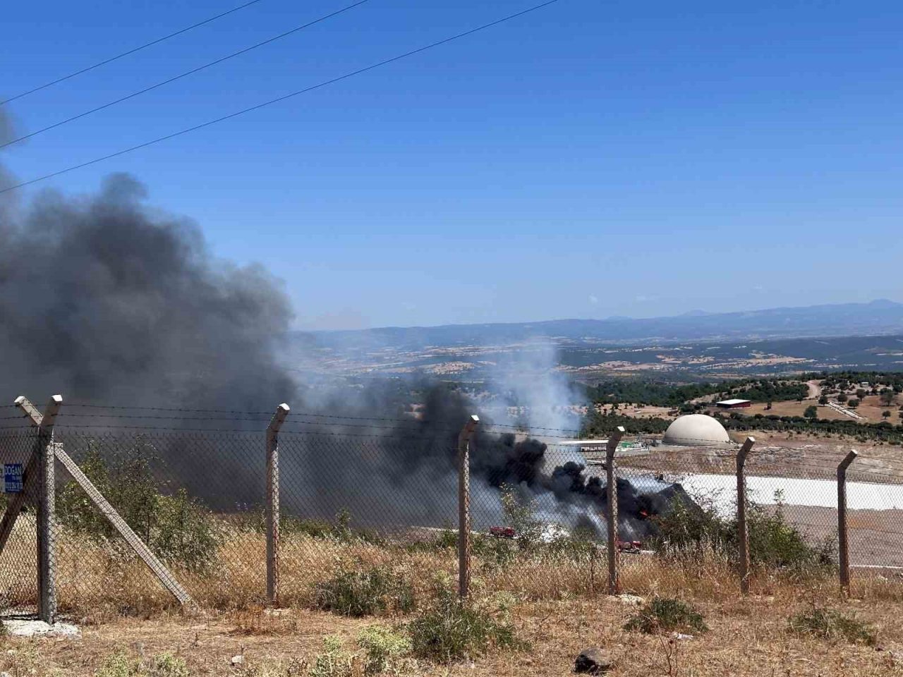 Çanakkale’nin Ayvacık ilçesinde katı atık ve bertaraf tesisinde çıkan yangına