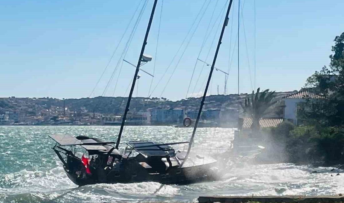 Balıkesir’in Ayvalık ilçesinde saatte 65 kilometre hıza ulaşan kuvvetli fırtına