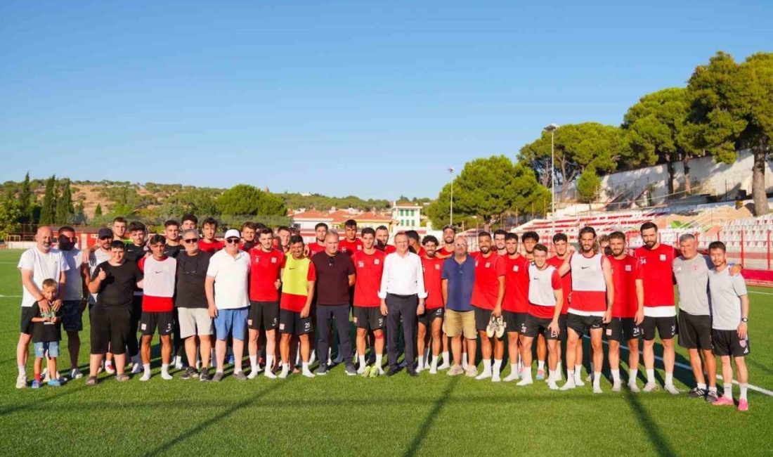 Ayvalık Belediye Başkanı Mesut Ergin, yeni sezon hazırlıklarını sürdüren Ayvalıkgücü