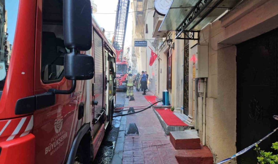 Beyoğlu İstiklal Caddesi’nde, bir restoranda yangın çıktı. Ekiplerin yangına müdahalesi