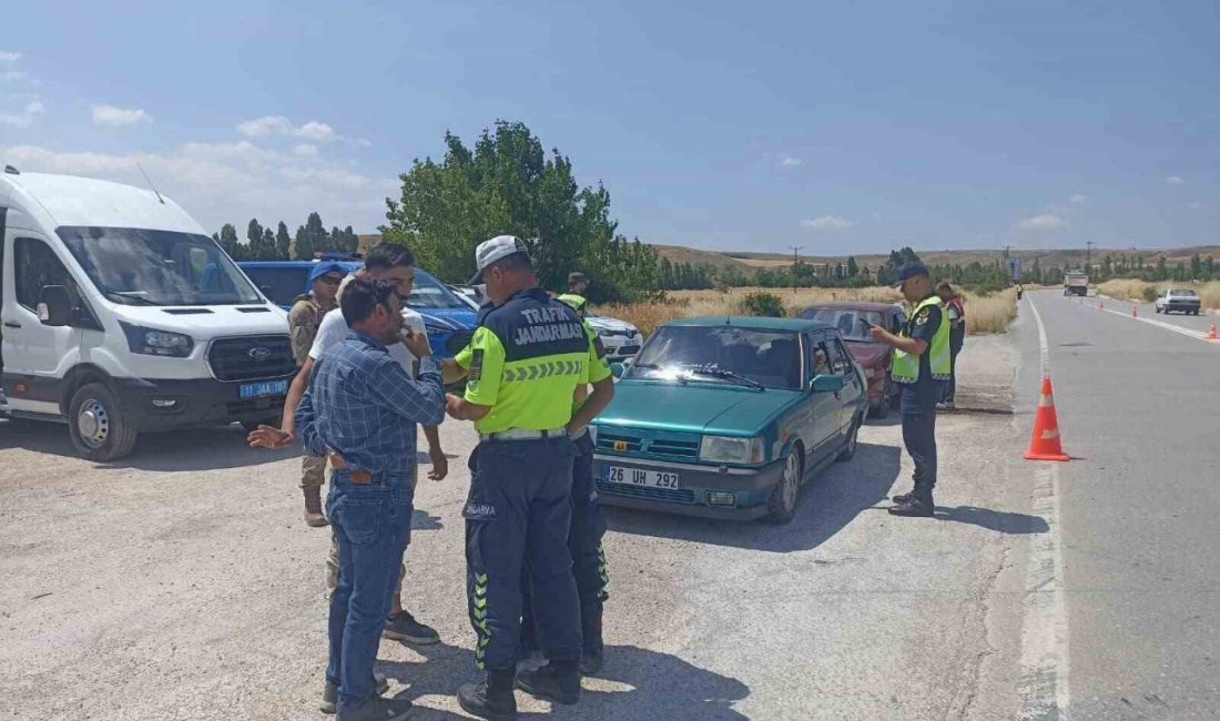 Bilecik’te jandarma ekiplerince gerçekleştirilen denetimlerde 140 şahıs ve 143 araç