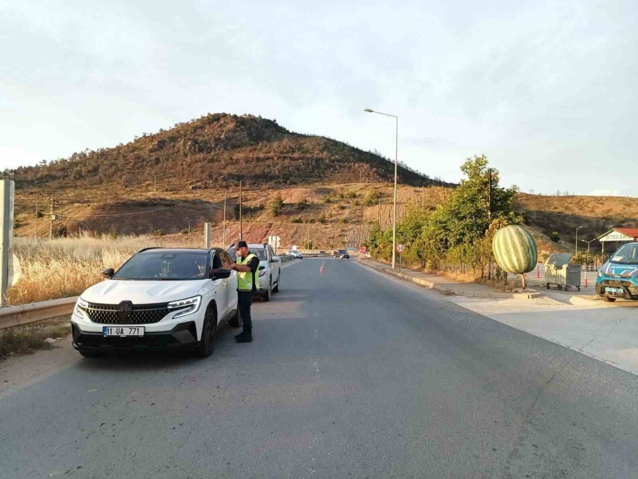 Bilecik’te jandarma ekiplerince gerçekleştirilen denetimlerde 24 araç sürüsüne 39 bin
