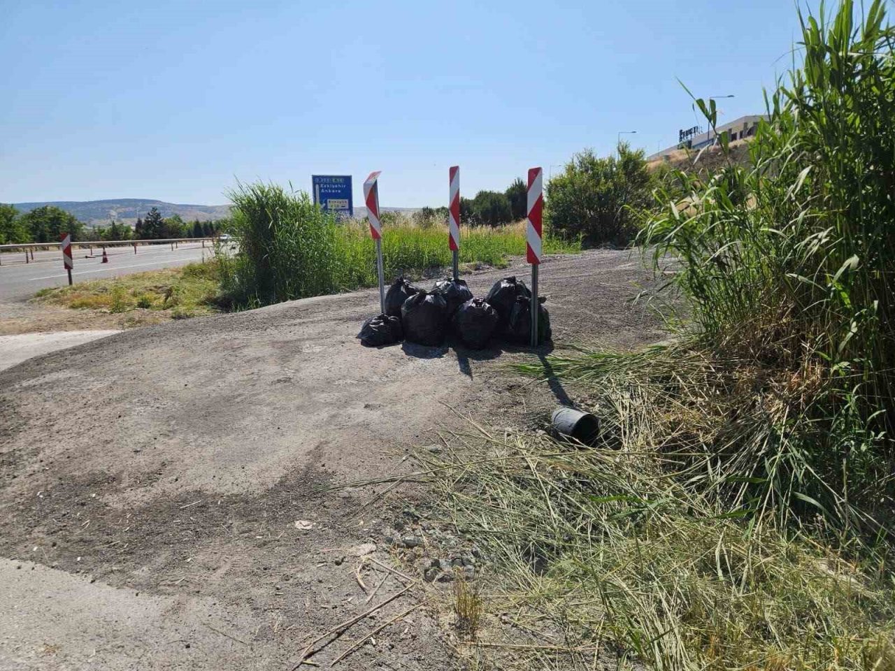 Bilecik’te jandarma ekiplerince poşet poşet çöp toplandı. Bilecik İl Jandarma
