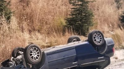 Bilecik’te kontrolden çıkan otomobilin su kanalına devrilmesi sonucu gerçekleşen trafik