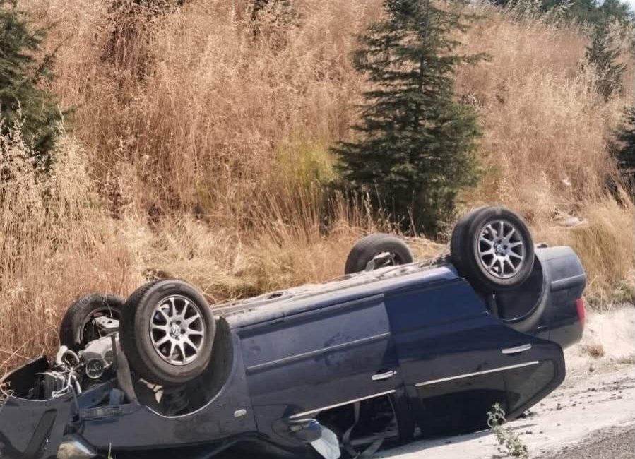 Bilecik’te kontrolden çıkan otomobilin su kanalına devrilmesi sonucu gerçekleşen trafik