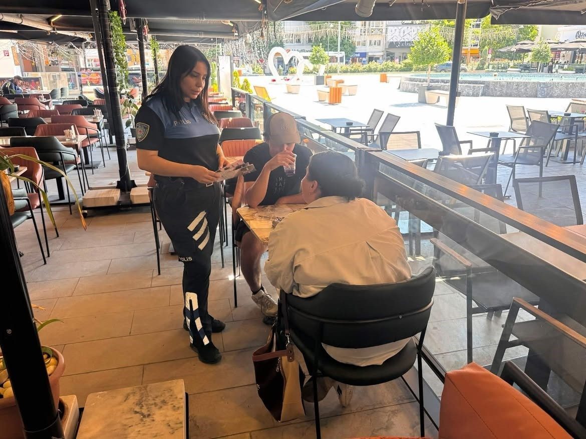Bilecik’in Bozüyük ilçesinde kafe işletmecileri ve çalışanlarına sahte para uyarısı