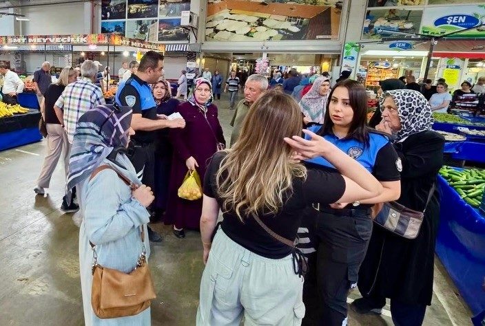 Bilecik’in Bozüyük ilçesinde vatandaşlara sahte para ve dolandırıcılık uyarısı yapıldı.